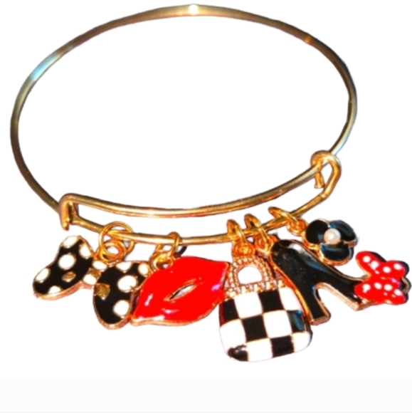 bite & pout "C" Bangle - Picture 6 of 7